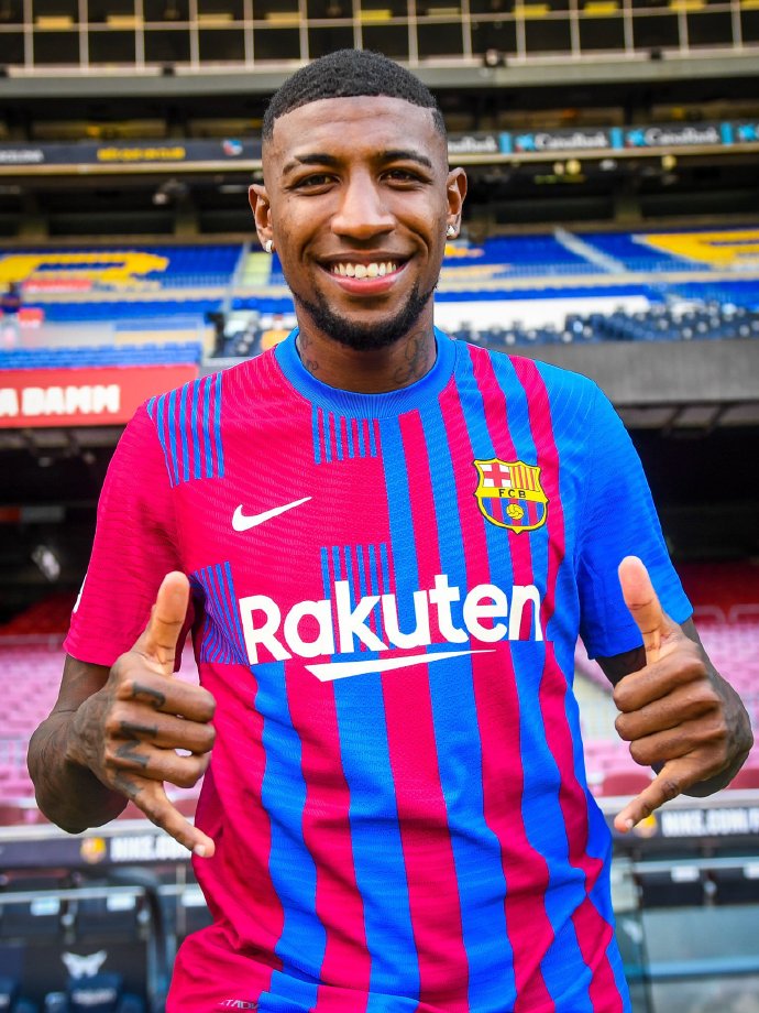 إنترميلان–ناديبرشلونةمواجهةأسطوريةفيعالمكرةالقدم إنترميلان–ناديبرشلونةمواجهةأسطوريةفيعالمكرةالقدم