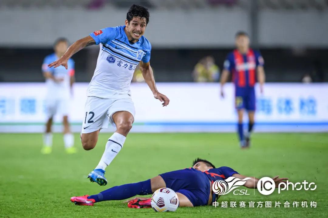 من هو لاعب الأهلي الجديد؟